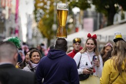 Rực rỡ sắc màu trong mùa lễ hội hóa trang truyền thống ở Đức