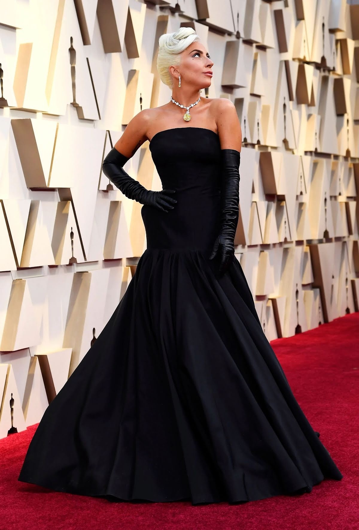 Qua mặt các sao US-UK, Sana (TWICE) trở thành người đeo trang sức có giá trị cao nhất trên thảm đỏ Qua mặt các sao US-UK, Sana (TWICE) trở thành người đeo trang sức có giá trị cao nhất trên thảm đỏ