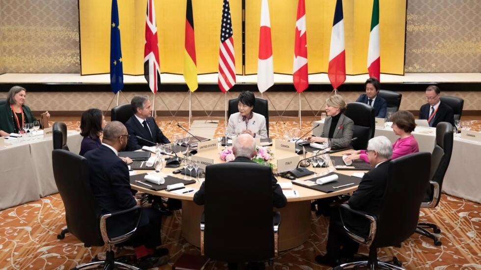 Ảnh ấn tượng (6-12/11): Nga họp kín về chiến dịch quân sự, Ukraine bàn tự chủ vũ khí, Ngoại trưởng Mỹ bất ngờ tới Iraq, Israel tấn công Gaza trên bộ