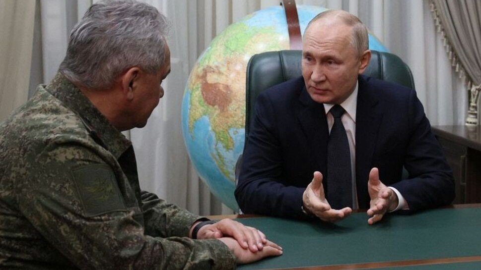 Ảnh ấn tượng (6-12/11): Nga họp kín về chiến dịch quân sự, Ukraine bàn tự chủ vũ khí, Ngoại trưởng Mỹ bất ngờ tới Iraq, Israel tấn công Gaza trên bộ