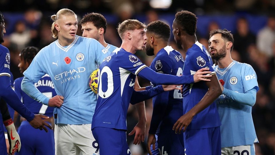 Ngoại hạng Anh: Hòa Chelsea, Man City tiếp tục dẫn đầu bảng xếp hạng; Liverpool thắng đậm Brentford