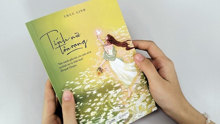 Sách mới 'Tính nữ tỏa rạng': Hành trình tìm kiếm nguồn sáng tự thân