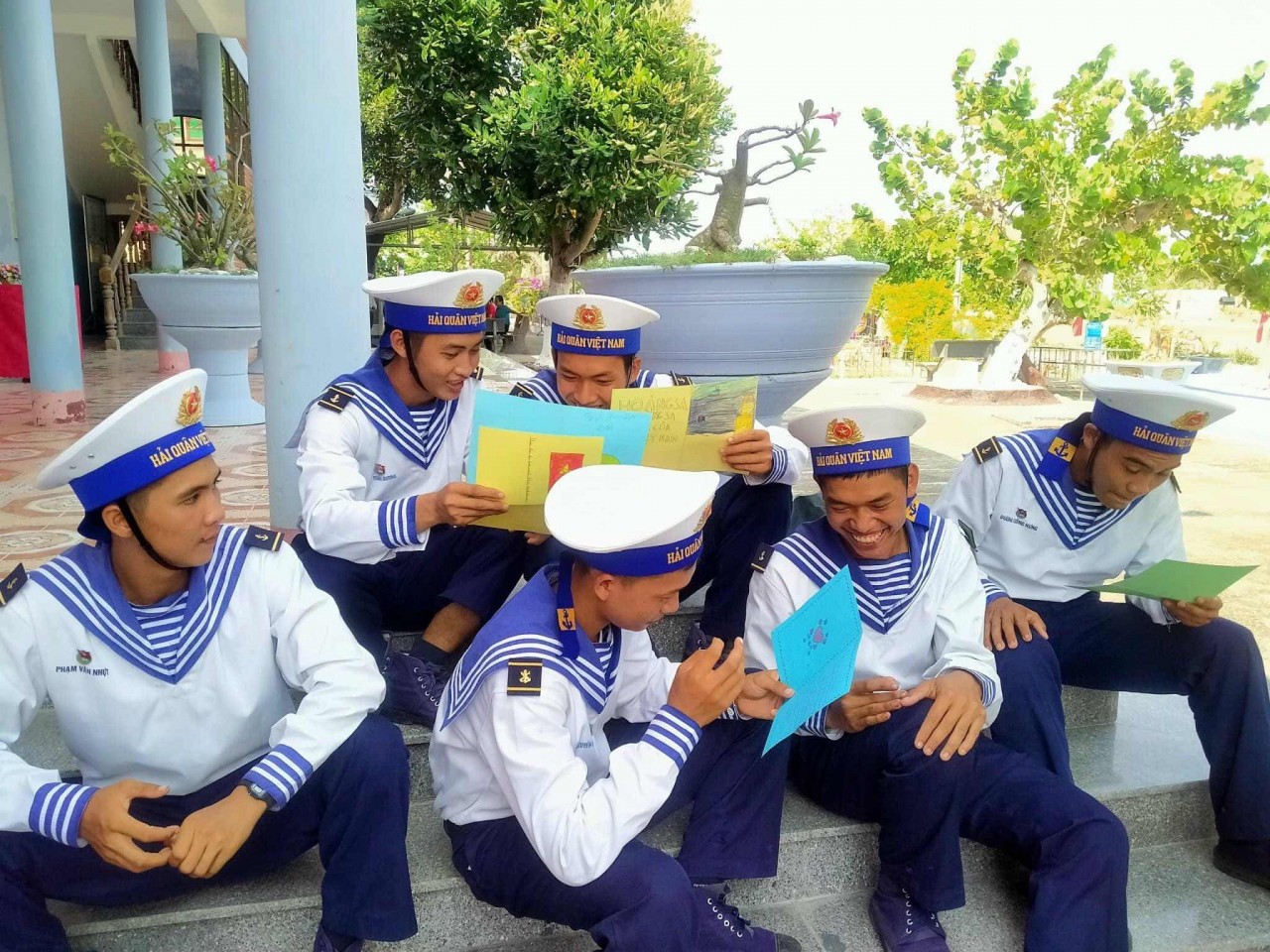 Thư gửi Trường Sa: Món quà đong đầy tình cảm dành cho các cán bộ, chiến sĩ công tác ngoài đảo xa Thư gửi Trường Sa: Món quà đong đầy tình cảm dành cho các cán bộ, chiến sĩ công tác ngoài đảo xa