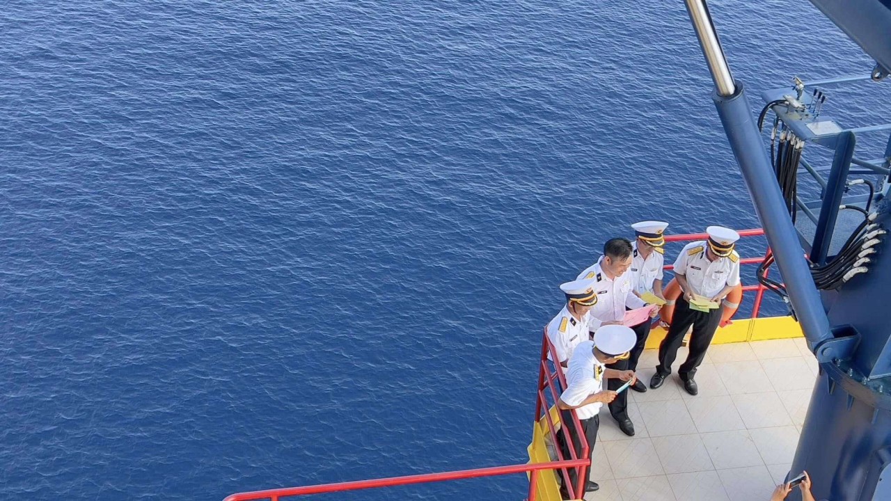 Thư gửi Trường Sa: Món quà đong đầy tình cảm dành cho các cán bộ, chiến sĩ công tác ngoài đảo xa Thư gửi Trường Sa: Món quà đong đầy tình cảm dành cho các cán bộ, chiến sĩ công tác ngoài đảo xa