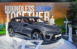 VinFast VF7 sẽ ra mắt thị trường Việt Nam vào ngày 21/11