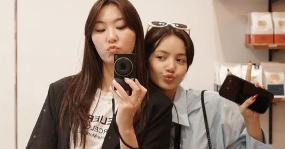 K-Pop: Lộ tin quản lí Lisa rời YG Entertainment, người hâm mộ lo lắng tương lai của.nhóm BlackPink K-Pop: Lộ tin quản lí Lisa rời YG Entertainment, người hâm mộ lo lắng tương lai của.nhóm BlackPink