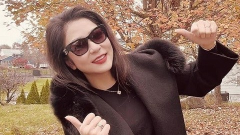 Những khoảnh khắc đời thường ca sĩ Hà Thanh Xuân xinh đẹp cùng trang sức và túi xách hàng hiệu