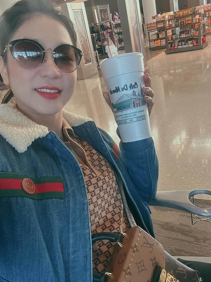 Những khoảnh khắc đời thường ca sĩ Hà Thanh Xuân xinh đẹp cùng trang sức và túi xách hàng hiệu