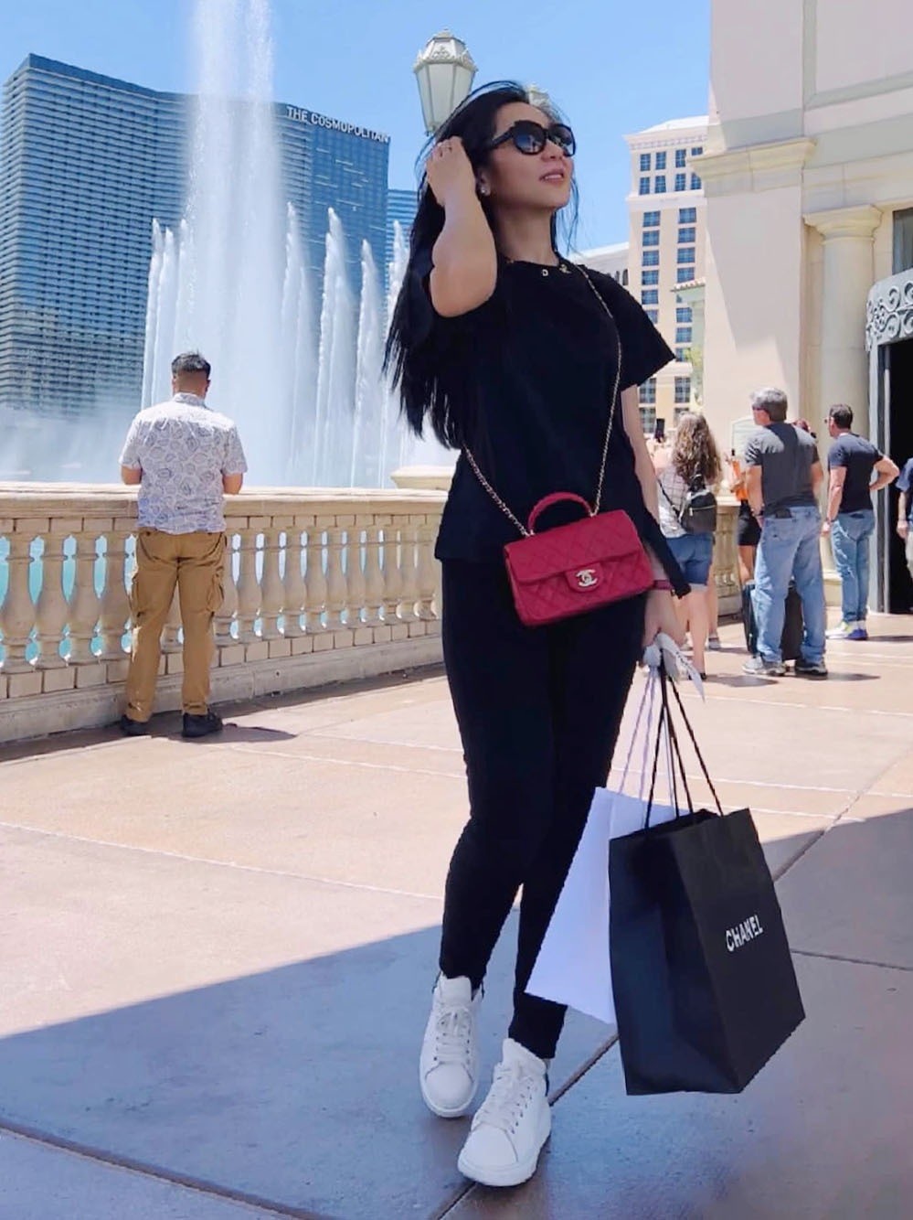 Những khoảnh khắc đời thường ca sĩ Hà Thanh Xuân xinh đẹp cùng trang sức và túi xách hàng hiệu