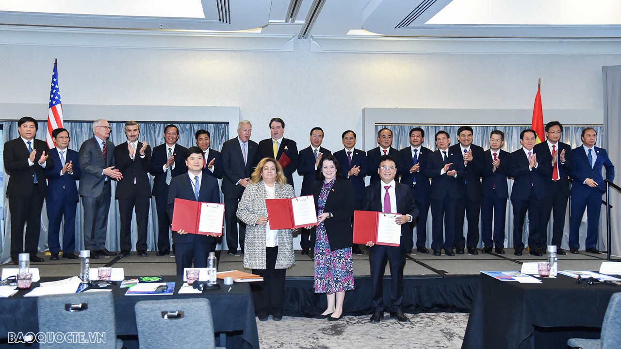 APEC 2023: Chủ tịch nước Võ Văn Thưởng dự Tọa đàm kết nối doanh nghiệp và địa phương Việt Nam-Hoa Kỳ APEC 2023: Chủ tịch nước Võ Văn Thưởng dự Tọa đàm kết nối doanh nghiệp và địa phương Việt Nam-Hoa Kỳ