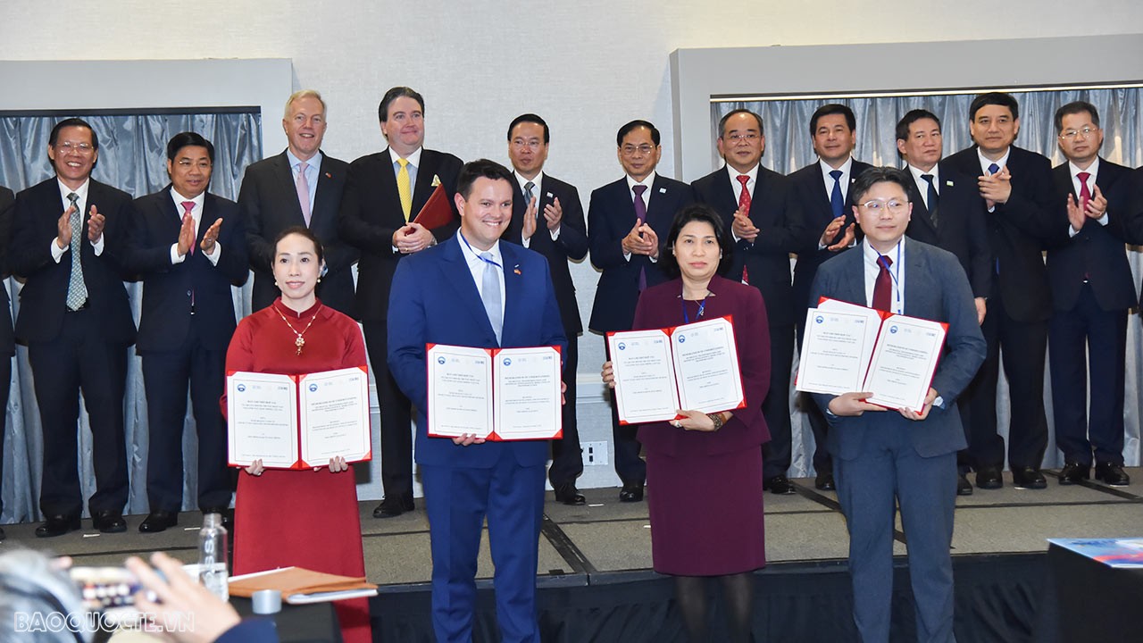 APEC 2023: Chủ tịch nước Võ Văn Thưởng dự Tọa đàm kết nối doanh nghiệp và địa phương Việt Nam-Hoa Kỳ APEC 2023: Chủ tịch nước Võ Văn Thưởng dự Tọa đàm kết nối doanh nghiệp và địa phương Việt Nam-Hoa Kỳ