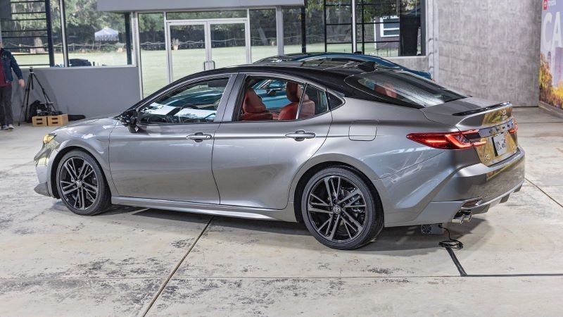 Toyota Camry 2025 ra mắt thị trường Mỹ, chỉ sử dụng động cơ hybrid
