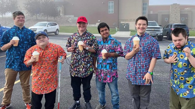 Mỹ: Một gia đình nhận nuôi dưỡng 6 cậu bé mắc hội chứng Down