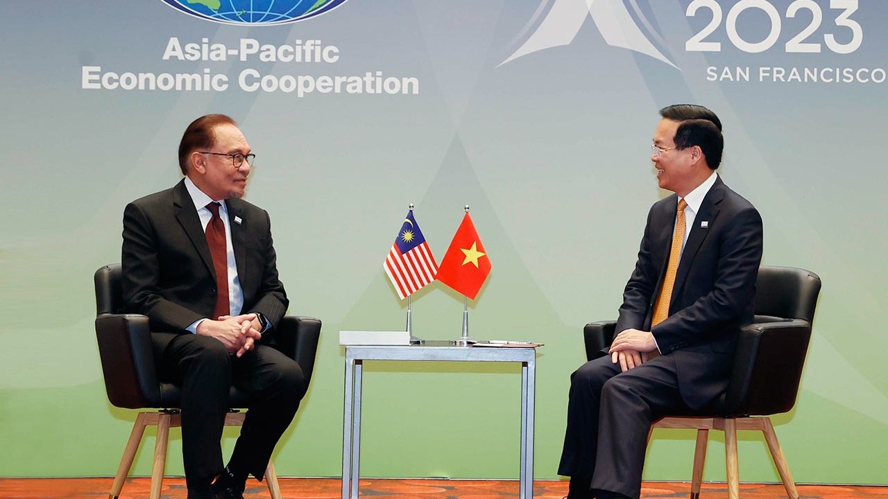 APEC 2023: Chủ tịch nước Võ Văn Thưởng tiếp Thủ tướng Malaysia Anwar Ibrahim