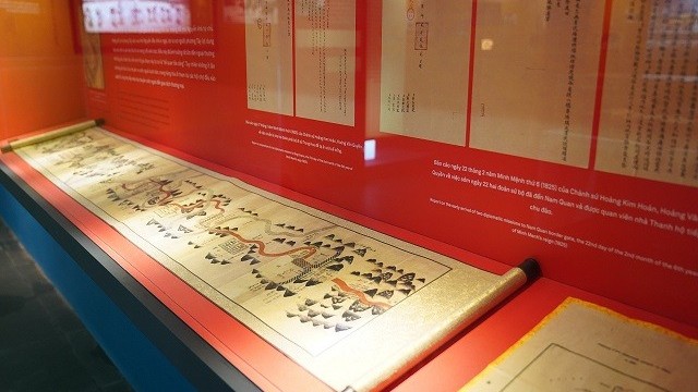 Trưng bày Châu bản triều Nguyễn kết hợp công nghệ trình chiếu ánh sáng