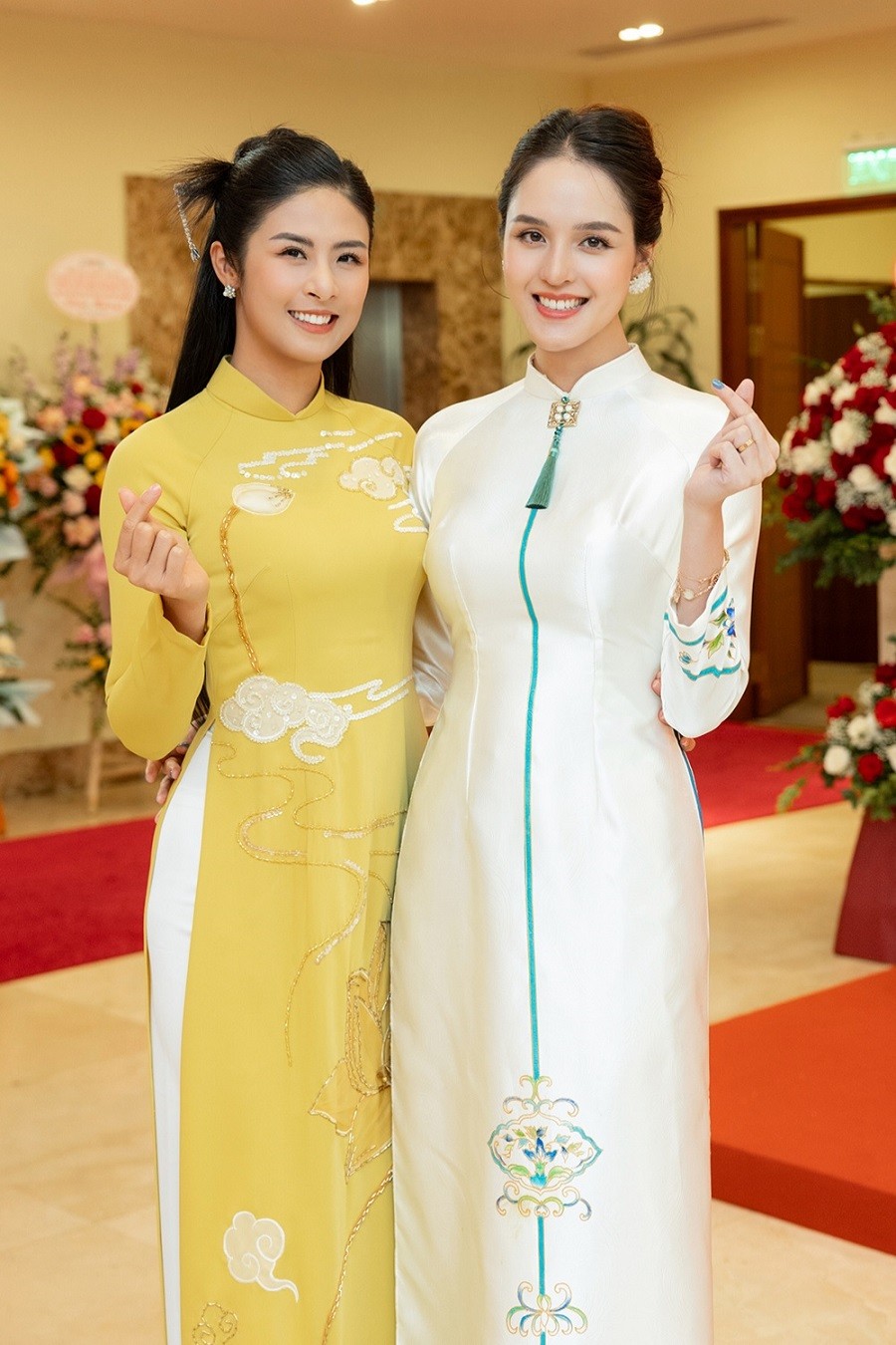 Dàn Hoa hậu, Á hậu Việt Nam khoe sắc với áo dài rực rỡ sắc màu do Ngọc Hân thiết kế