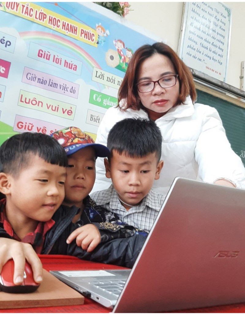 Các em học sinh rất háo hức với mỗi giờ học. Các em học sinh rất háo hức với mỗi giờ học.