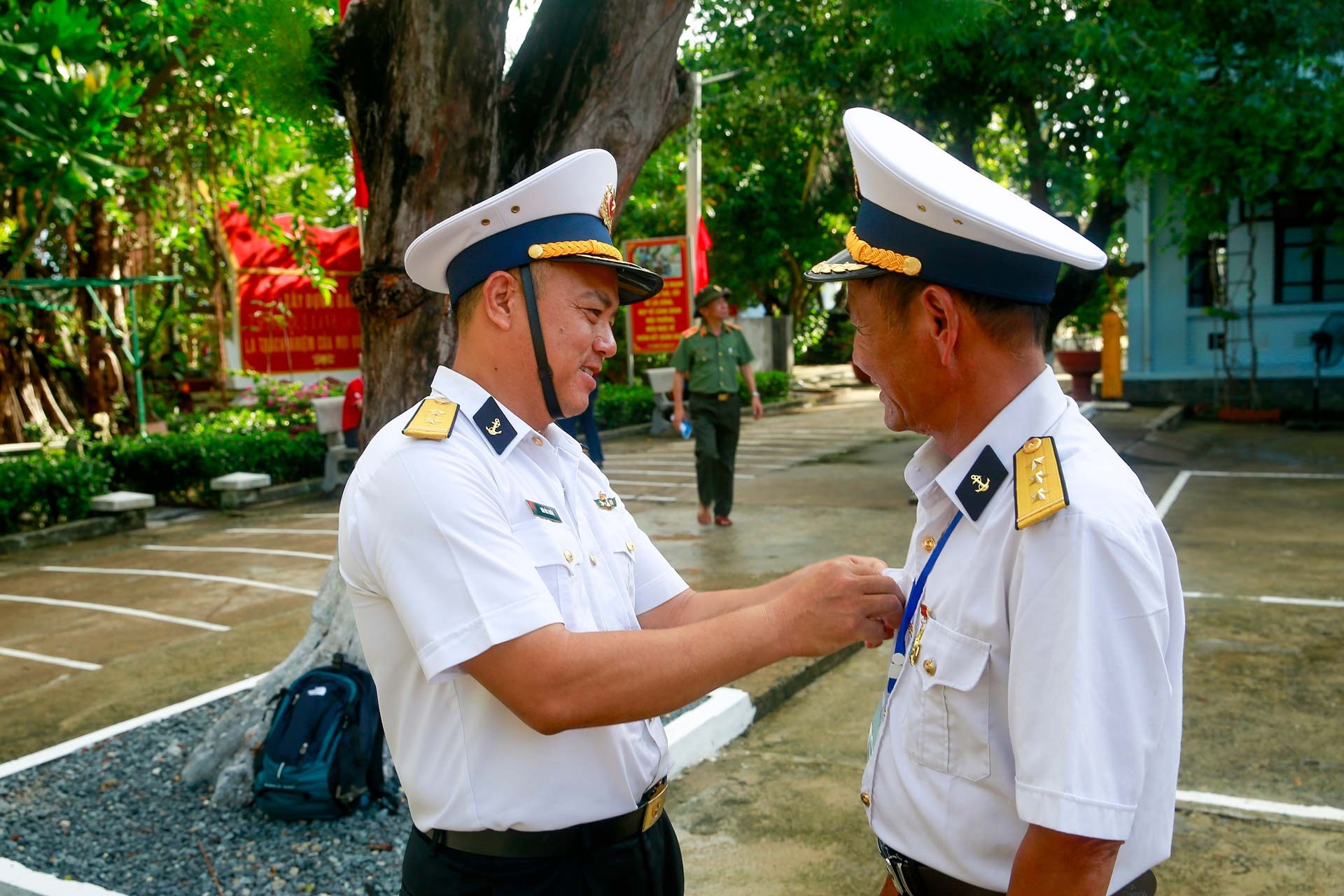 Câu chuyện của 2 thế hệ lính hải quân Câu chuyện của 2 thế hệ lính hải quân