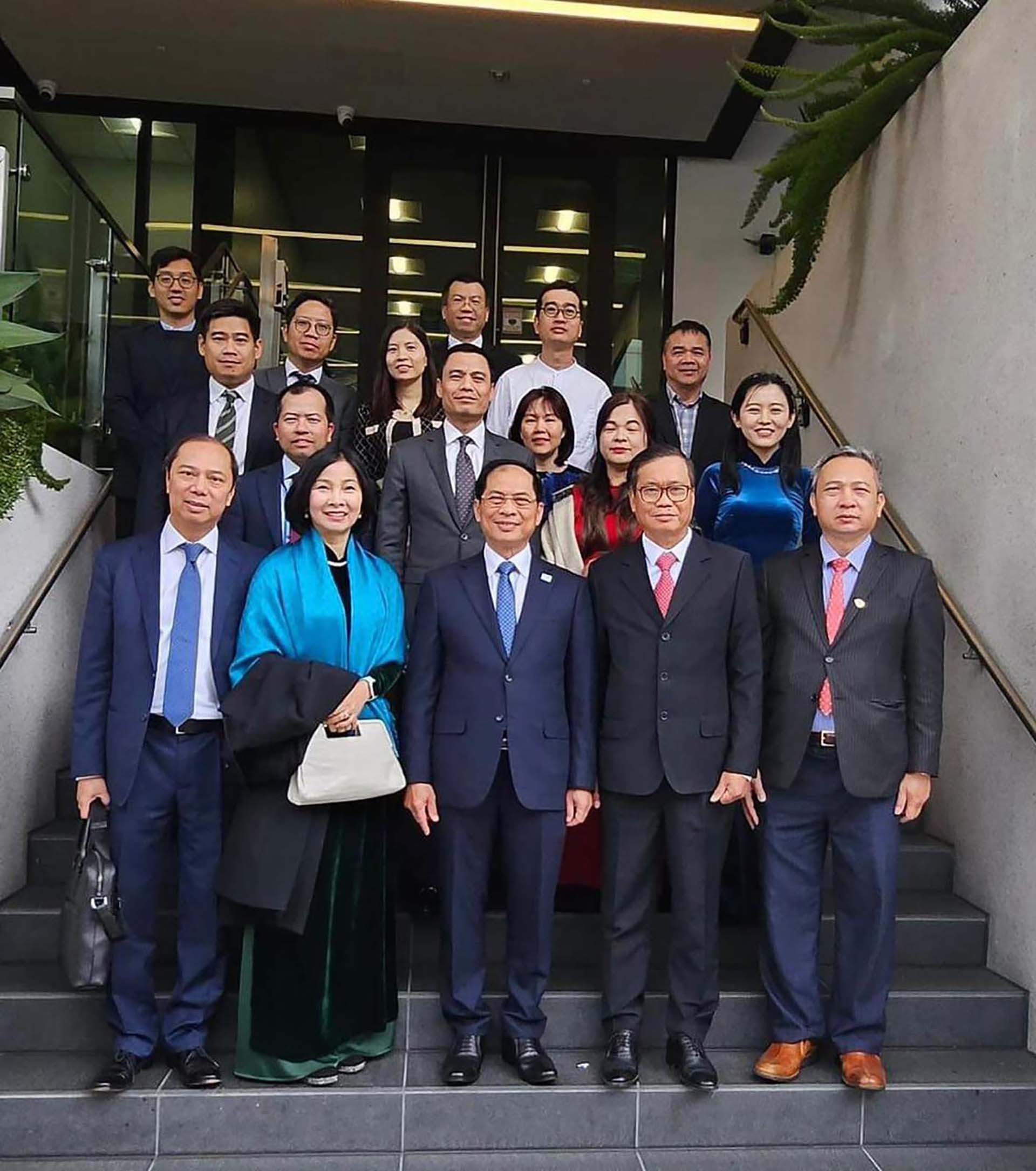 Bộ trưởng Ngoại giao Bùi Thanh Sơn làm việc với đại diện các cơ quan ngoại giao Việt Nam tại Hoa Kỳ