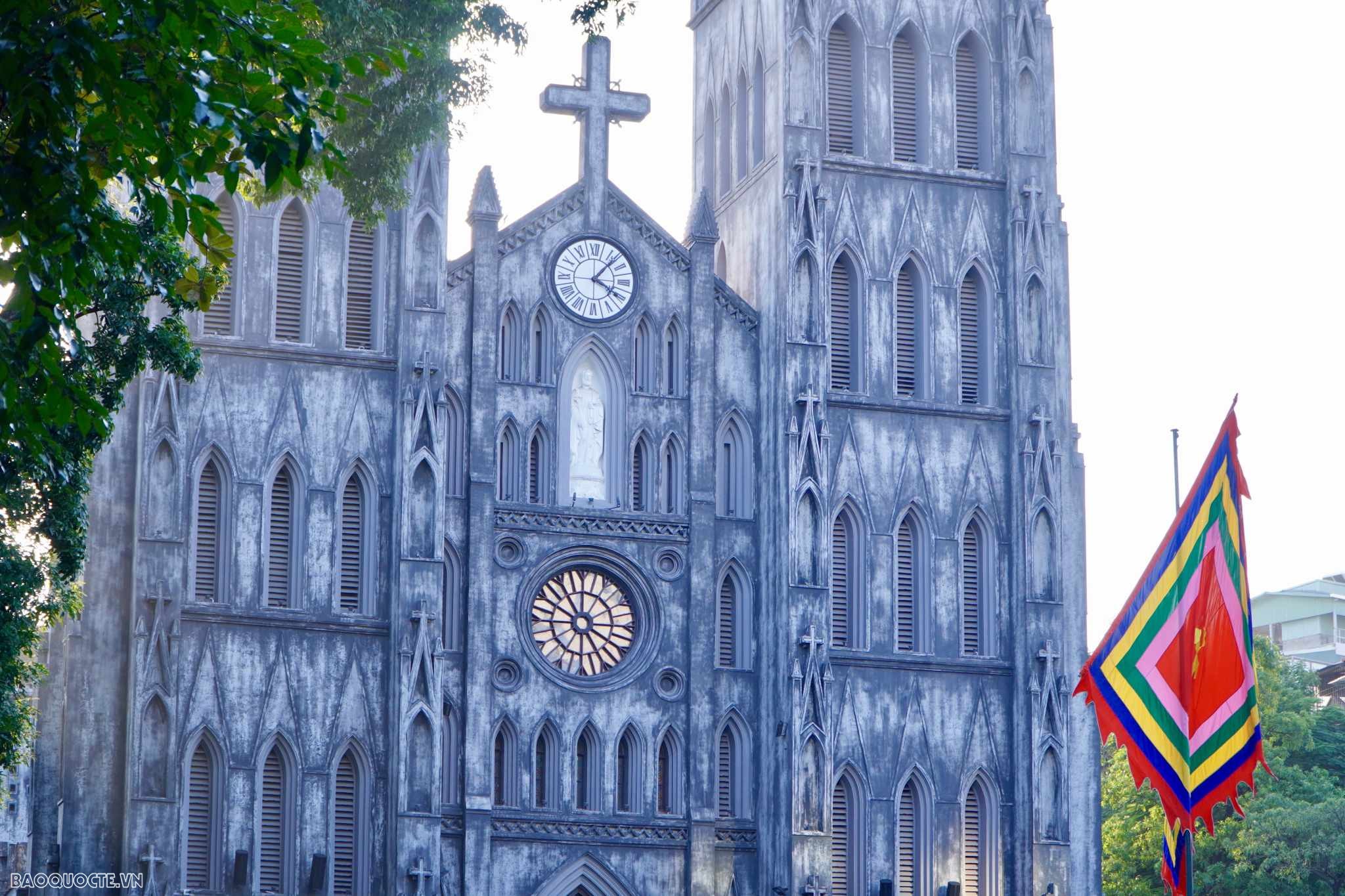Nhà thờ lớn, địa điểm không bao giờ hết hot với du khách khi đặt chân tới Hà Nội Nhà thờ lớn, địa điểm không bao giờ hết hot với du khách khi đặt chân tới Hà Nội