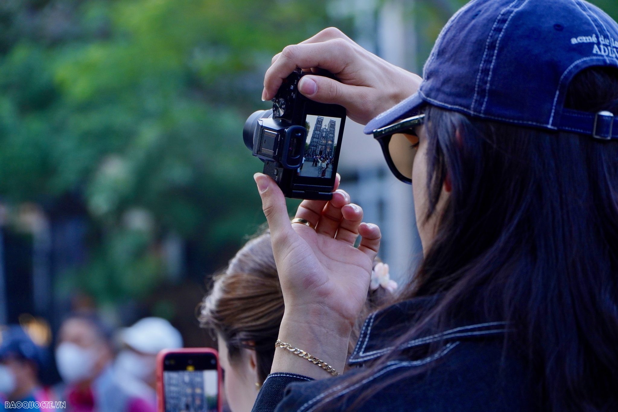 Nhà thờ Lớn - Sức hấp dẫn khó cưỡng với du khách quốc tế Nhà thờ Lớn - Sức hấp dẫn khó cưỡng với du khách quốc tế