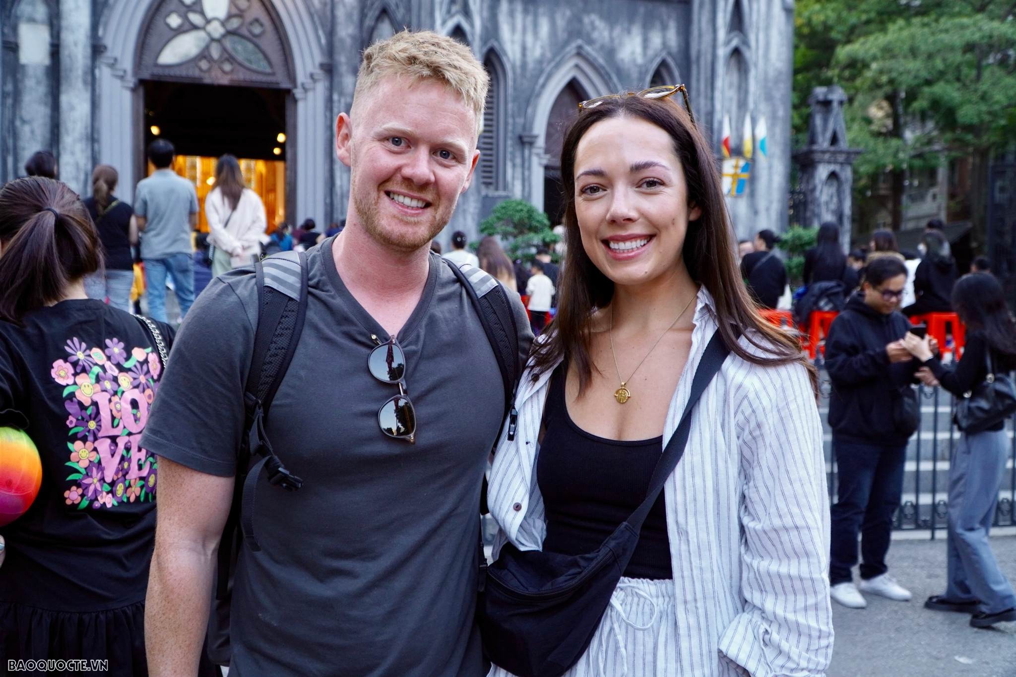 Nhà thờ Lớn - Sức hấp dẫn khó cưỡng với du khách quốc tế Nhà thờ Lớn - Sức hấp dẫn khó cưỡng với du khách quốc tế