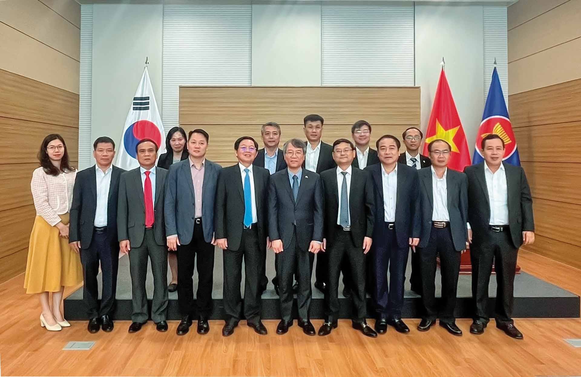 Tỉnh Bình Định tổ chức đoàn xúc tiến đầu tư tại Hàn Quốc năm 2023. Tỉnh Bình Định tổ chức đoàn xúc tiến đầu tư tại Hàn Quốc năm 2023.