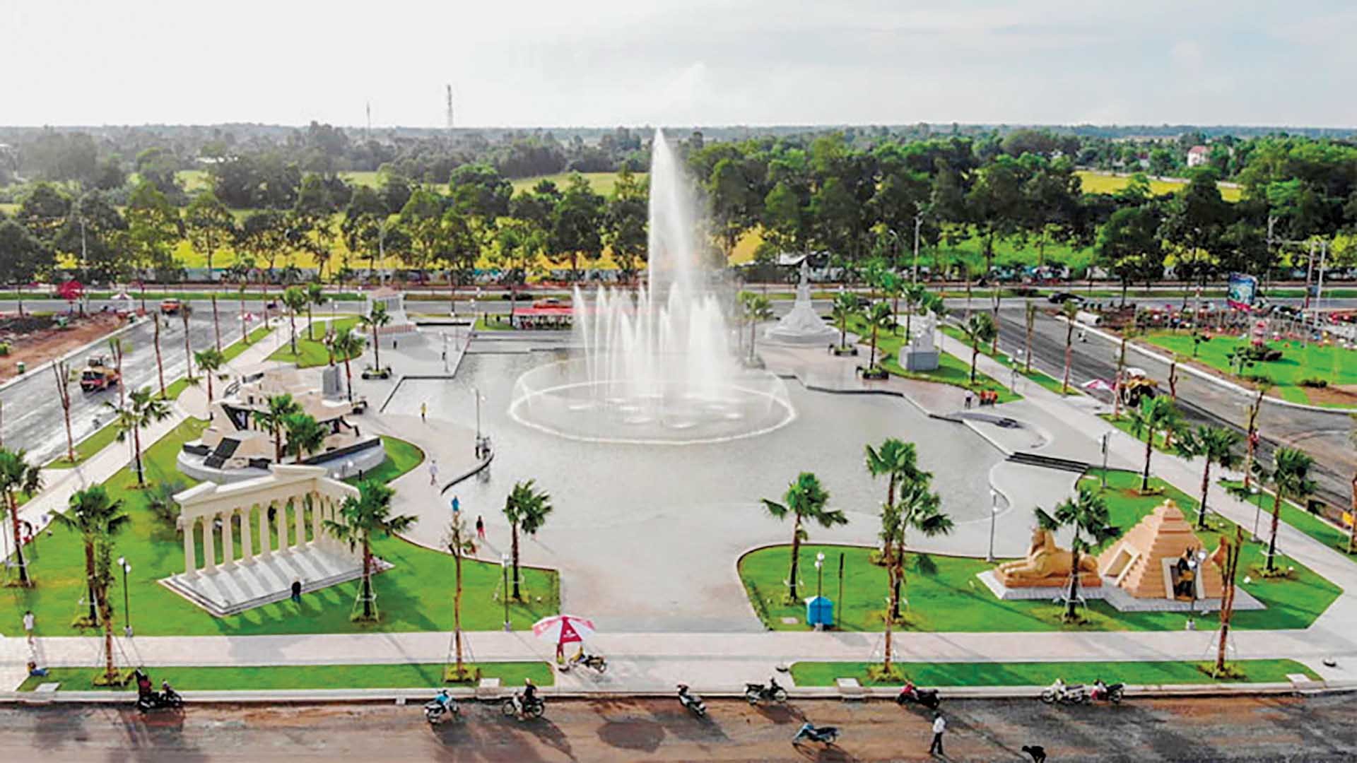 Công viên 7 kỳ quan thế giới tại huyện Đức Hòa, tỉnh Long An. Công viên 7 kỳ quan thế giới tại huyện Đức Hòa, tỉnh Long An.