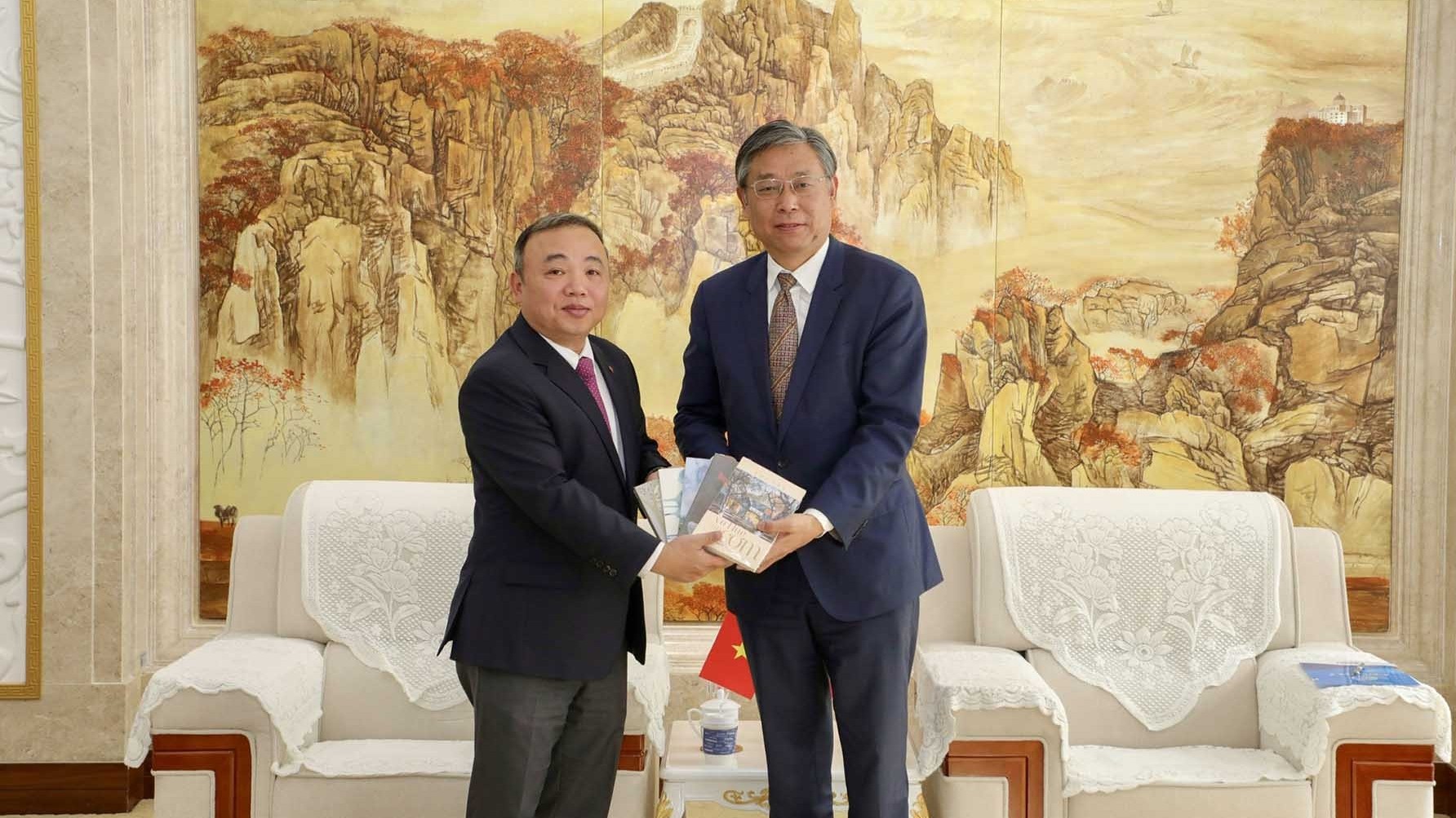 Thúc đẩy hợp tác giáo dục - đào tạo giữa Thượng Hải (Trung Quốc) với Việt Nam