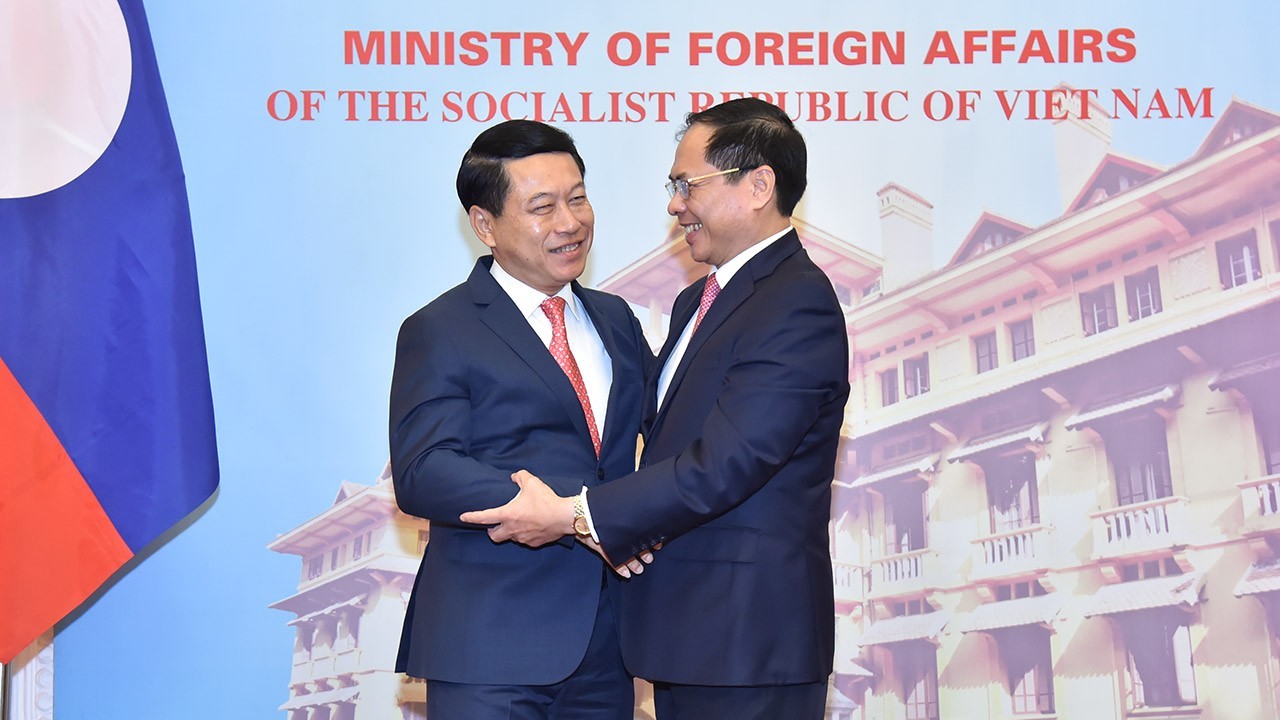 Bộ trưởng Ngoại giao Bùi Thanh Sơn đón, đồng chủ trì tham vấn chính trị với Phó Thủ tướng, Bộ trưởng Ngoại giao Lào Saleumxay Kommasith