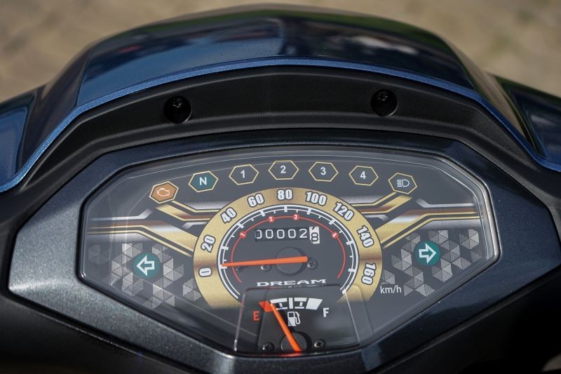 Phần đồng hồ analog có họa tiết mới. Phần đồng hồ analog có họa tiết mới.