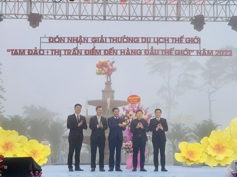 Lễ đón nhận giải thưởng du lịch thế giới 'am Đảo – Thị trấn điểm đến hàng đầu thế giới năm 2022'. (Nguồn: vneconomy)