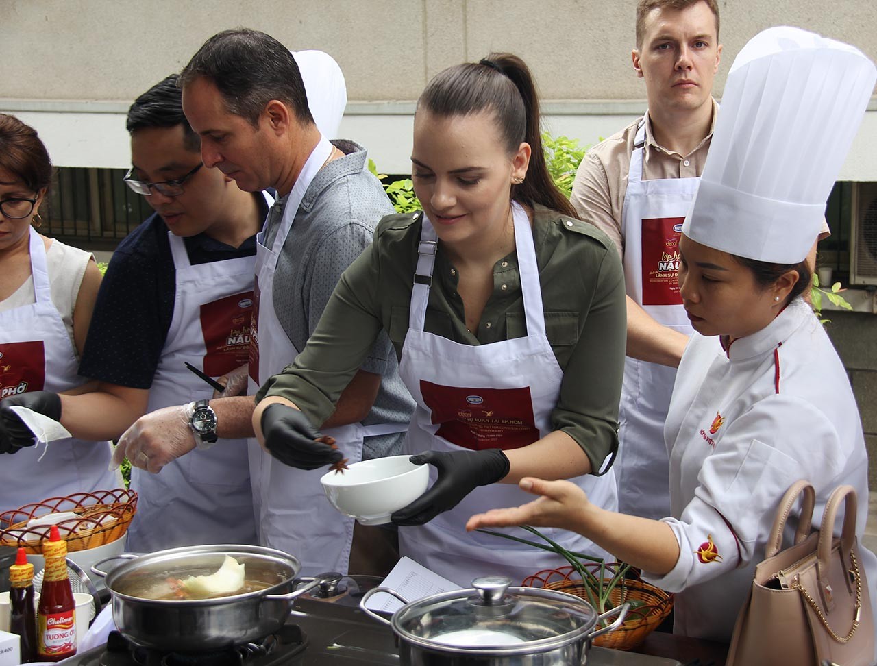Lớp học nấu phở dành cho Lãnh sự đoàn tại TP. Hồ Chí Minh