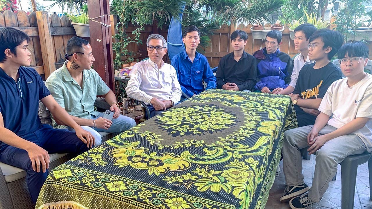 Đại sứ quán Việt Nam tại Israel thăm hỏi, cập nhật tình hình kiều bào, sinh viên vùng chiến sự Đại sứ quán Việt Nam tại Israel thăm hỏi, cập nhật tình hình kiều bào, sinh viên vùng chiến sự