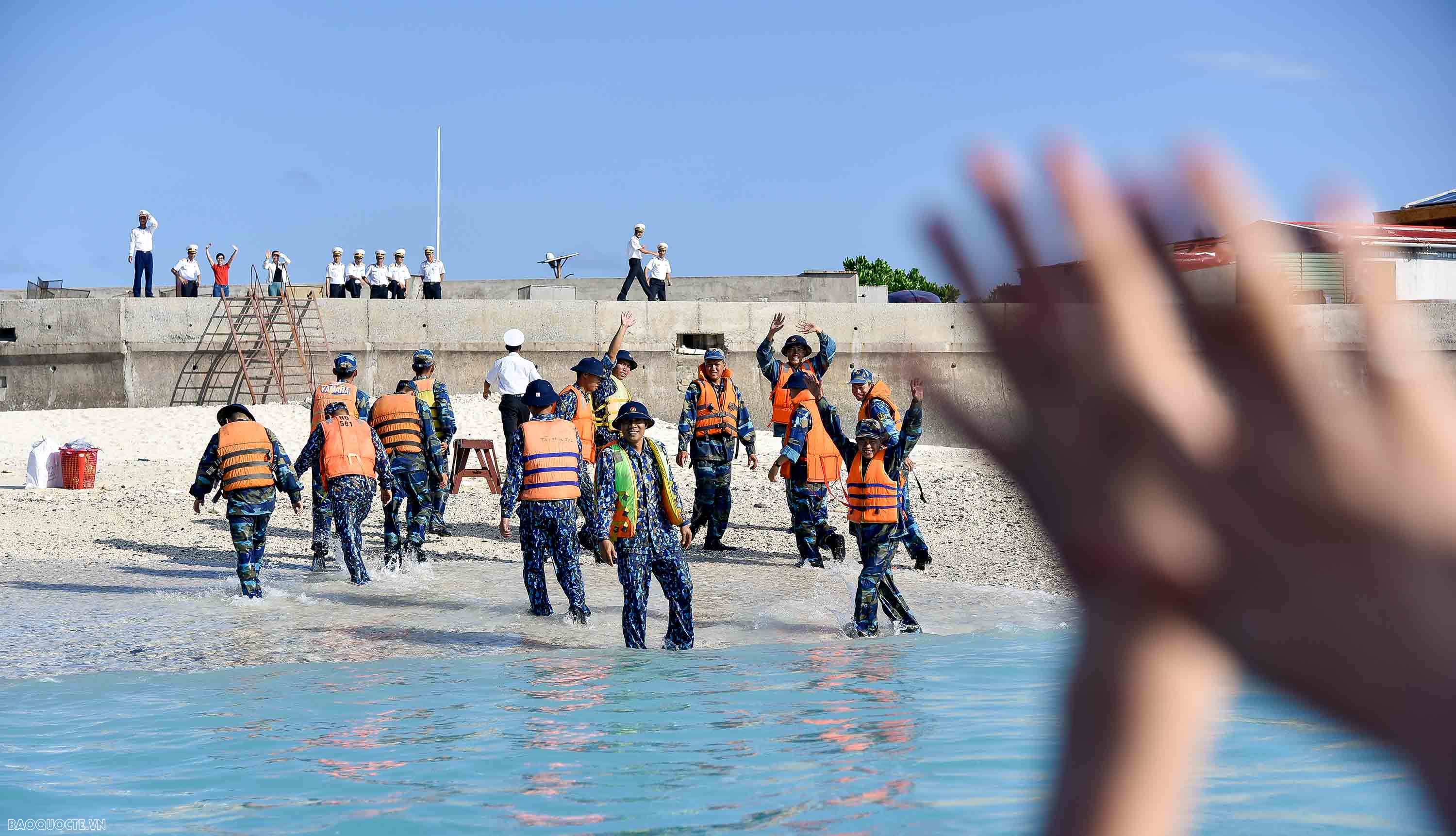 Vượt sóng vào An Bang