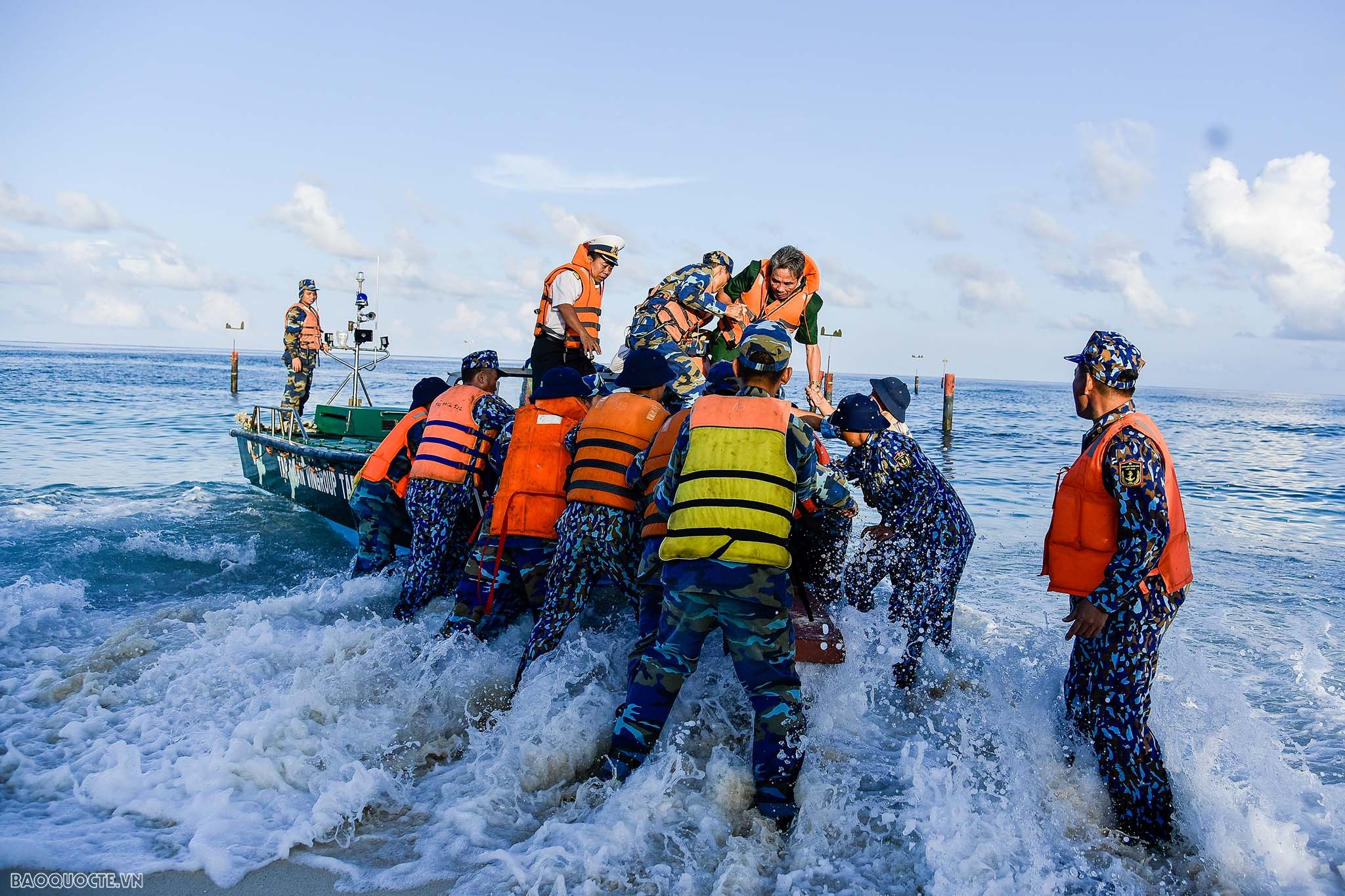 Vượt sóng vào An Bang