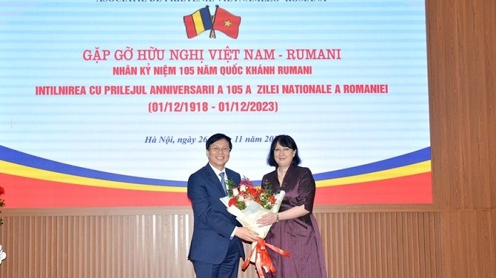Gặp gỡ hữu nghị nhân kỷ niệm 105 năm Quốc khánh Romania