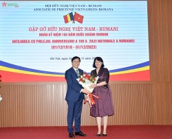 Gặp gỡ hữu nghị nhân kỷ niệm 105 năm Quốc khánh Romania