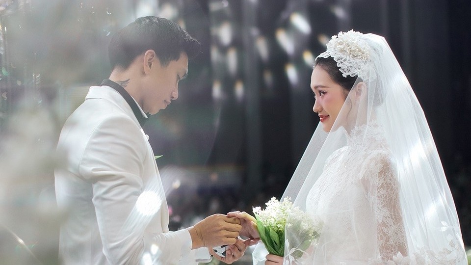 Những khoảnh khắc cô dâu Doãn Hải My xinh đẹp và xúc động trong lễ cưới tại Hà Nội