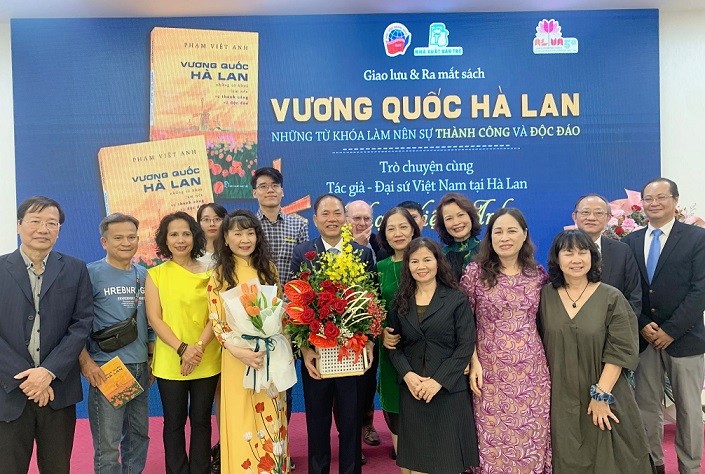 Đất nước Hà Lan dưới góc nhìn độc đáo của Đại sứ người Việt Hà Lan dưới góc nhìn độc đáo của Đại sứ Việt Nam