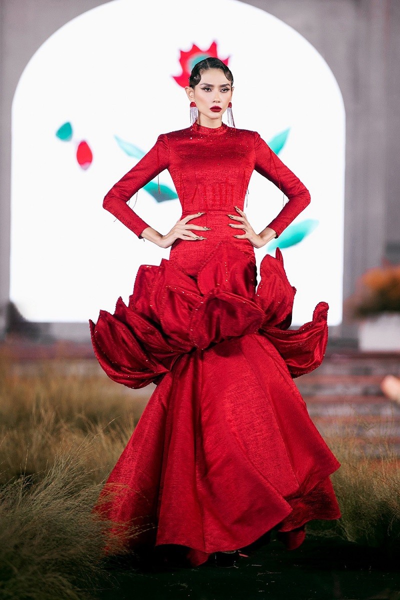 Siêu mẫu Võ Hoàng Yến