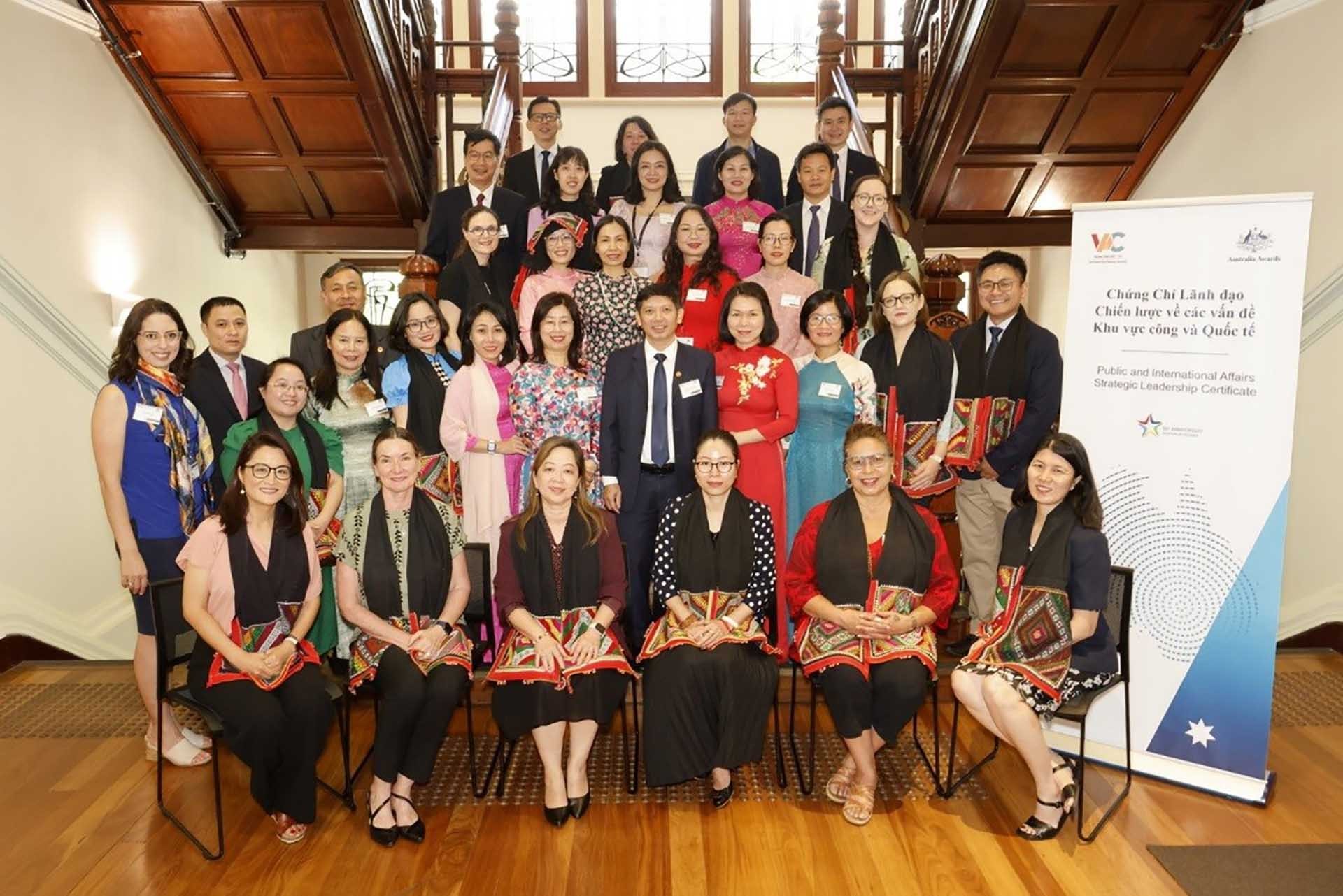 Khai giảng khóa học ngắn hạn ‘Chứng chỉ lãnh đạo chiến lược về các vấn đề khu vực công và quốc tế’