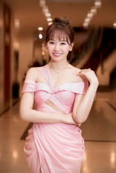 Nhan sắc rạng rỡ và vóc dáng thon gọn của bà xã Trấn Thành - ca sĩ Hari Won