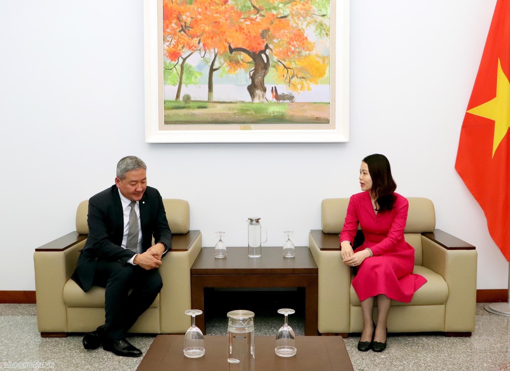 Thứ trưởng Ngoại giao Nguyễn Minh Hằng tiếp Giám đốc khu vực châu Á-Thái Bình Dương của Diễn đàn Kinh tế thế giới