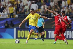 AFC Champions League: Hình ảnh Cristiano Ronaldo thi đấu năng nổ trong trận Al Nassr hòa Persepolis