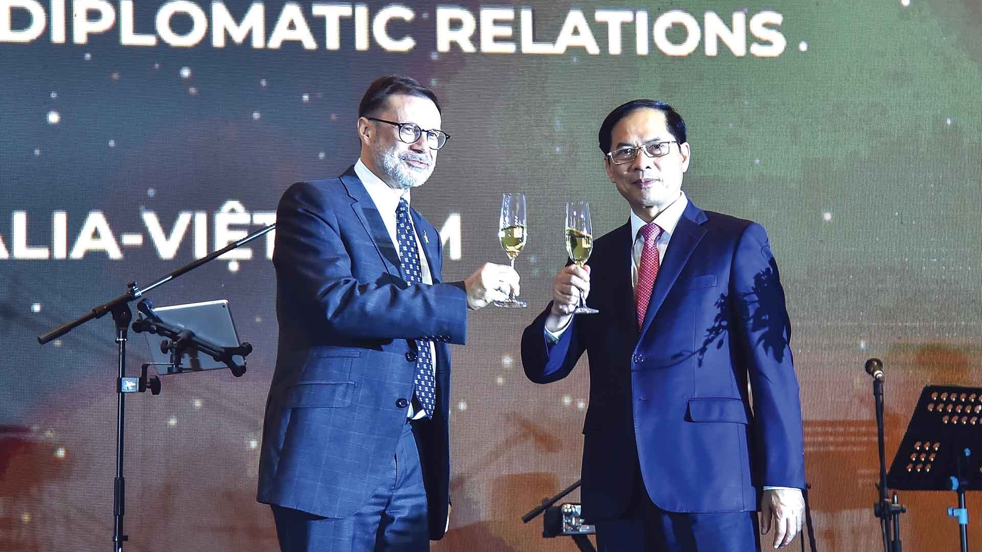 Tương lai tươi sáng của quan hệ chặt chẽ và bình đẳng