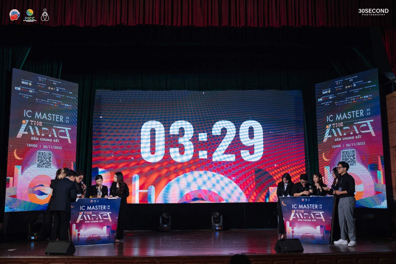 Vòng tranh biện đầy gay cấn của top 2 Vòng tranh biện đầy gay cấn của top 2