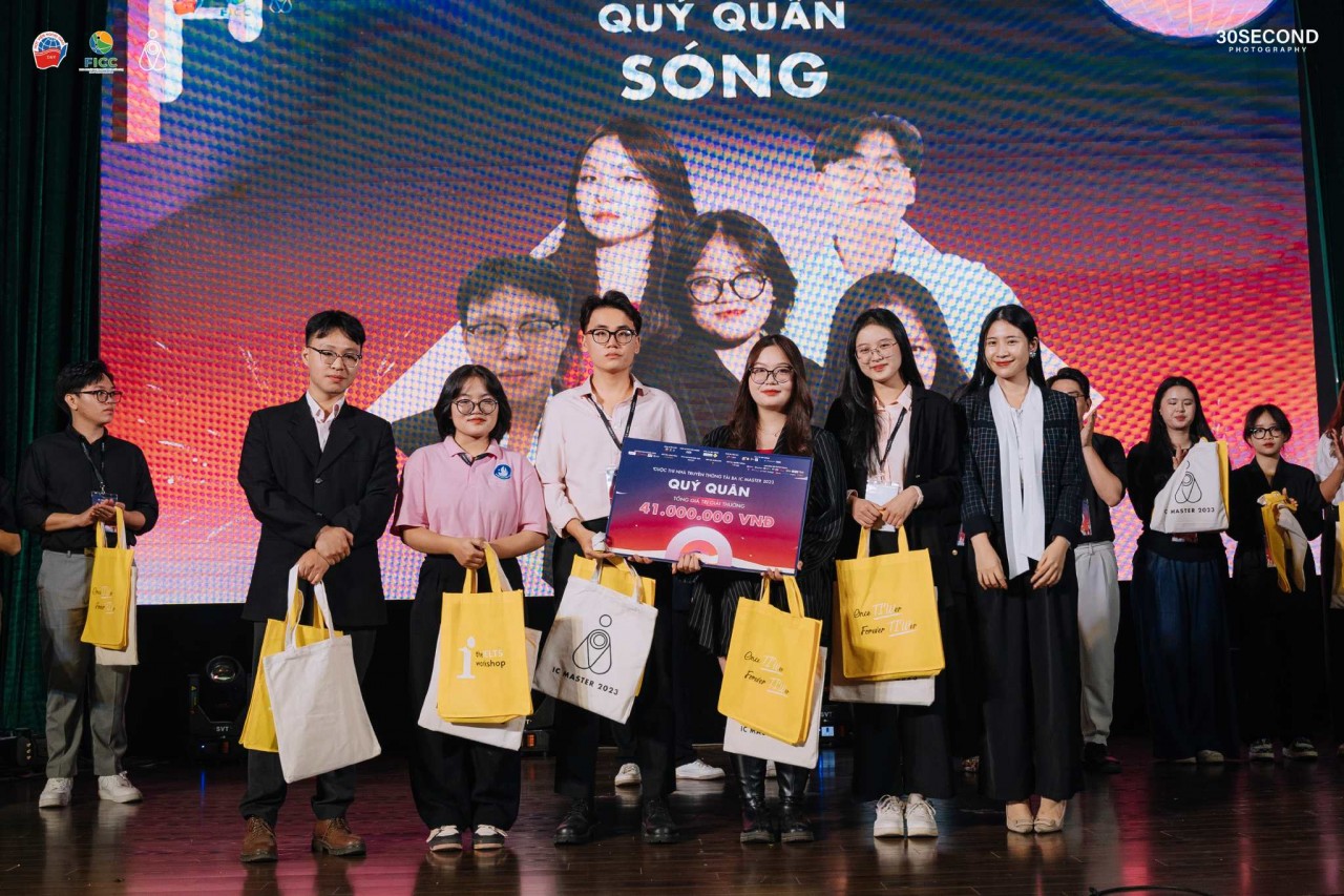 Đội thi Sóng giành ngội vị Quý quân với đề án “AI Đồng Tháp không?”. (Ảnh: BTC) Đội thi Sóng giành ngội vị Quý quân với đề án “AI Đồng Tháp không?”. (Ảnh: BTC)