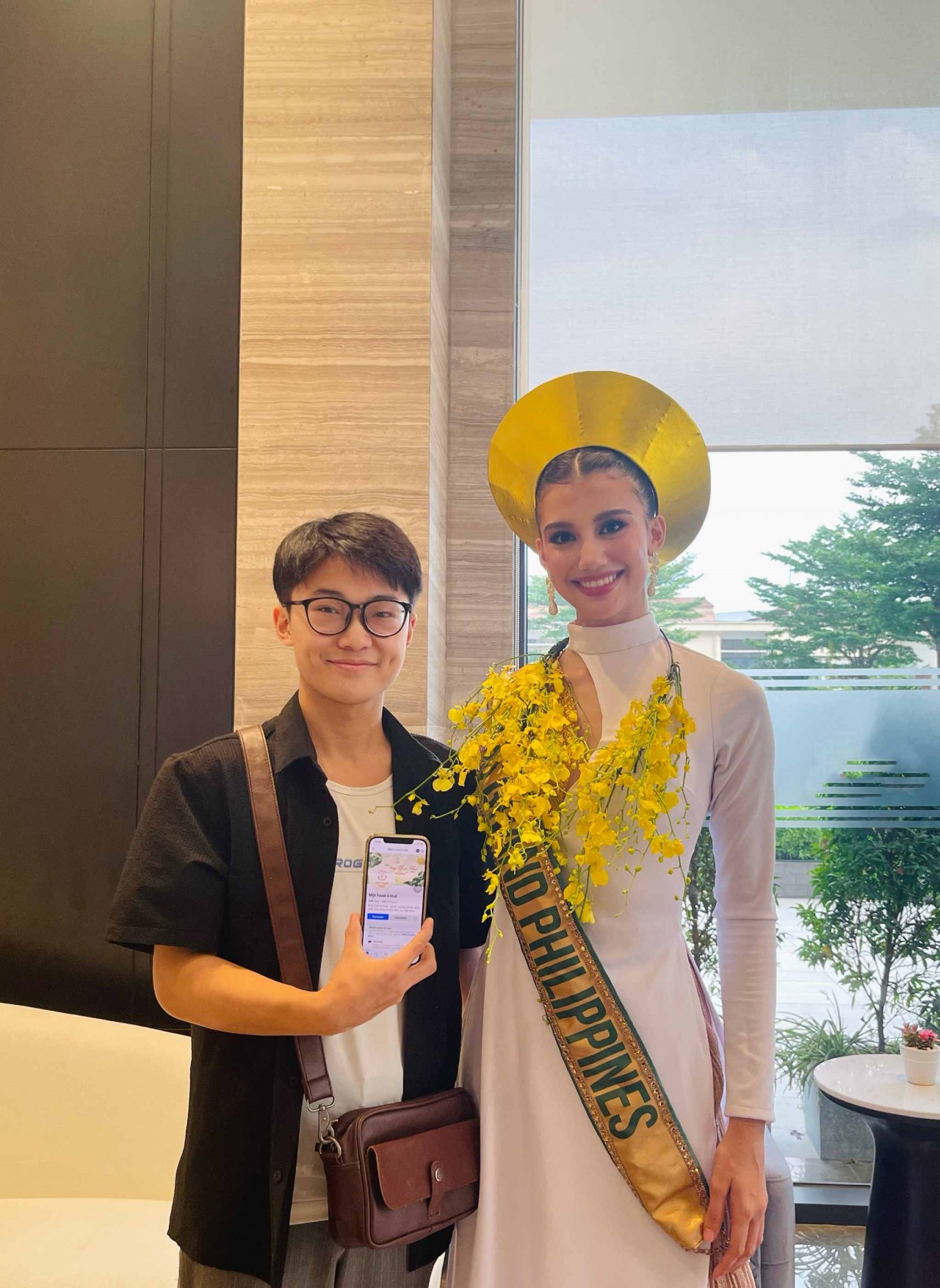 Các hoa hậu quốc tế hào hứng chia sẻ về ẩm thực Huế tới bạn bè quê nhà.