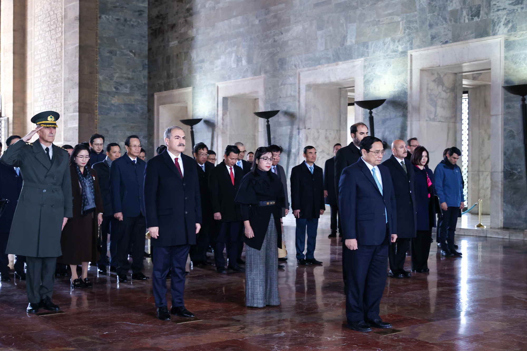 Thủ tướng Chính phủ Phạm Minh Chính và Phu nhân vào lăng viếng 'người cha của đất nước Thổ Nhĩ Kỳ hiện đại' Thủ tướng Chính phủ Phạm Minh Chính và Phu nhân vào lăng viếng 'người cha của đất nước Thổ Nhĩ Kỳ hiện đại'